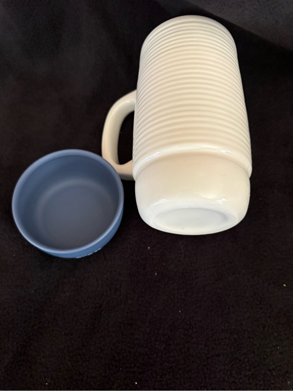 Ello Jane Ceramic Travel Mug Cream and Blue 18 oz - Picture 4 of 9